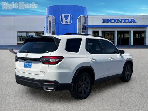 Certified 2025 Honda Pilot Sport image 8