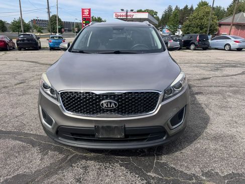 Used 2017 Kia Sorento AWD w/ LX Convenience Package image 2