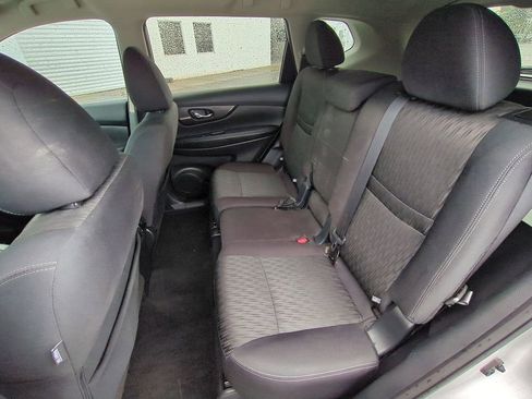 Used 2019 Nissan Rogue SV image 14