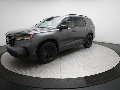 Used 2025 Honda Pilot Black Edition image 1