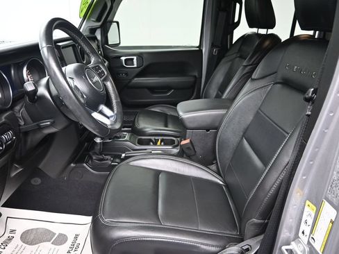 Used 2020 Jeep Gladiator Overland AWD/4WD image 14