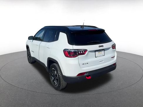 Used 2025 Jeep Compass Trailhawk image 11