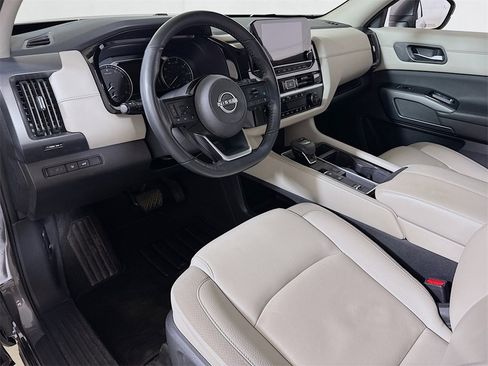 Used 2023 Nissan Pathfinder SL image 7