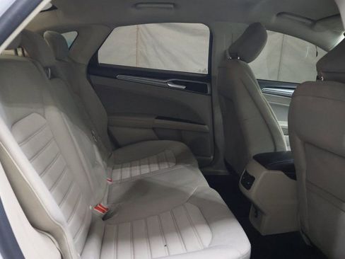 Used 2020 Ford Fusion SE image 12