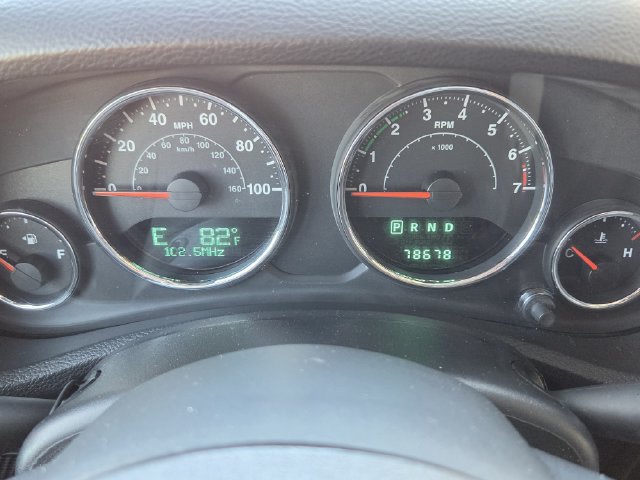 Used 2013 Jeep Wrangler Unlimited Rubicon w/ Connectivity Group AWD/4WD image 17