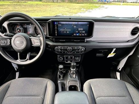 Used 2025 Jeep Wrangler Sport image 15