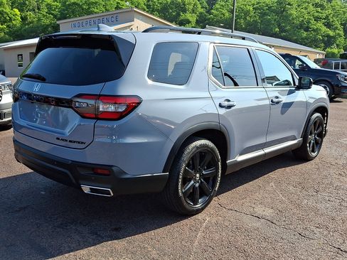 Used 2025 Honda Pilot Black Edition image 11