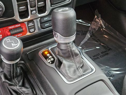 Used 2025 Jeep Wrangler Unlimited Rubicon AWD/4WD image 26