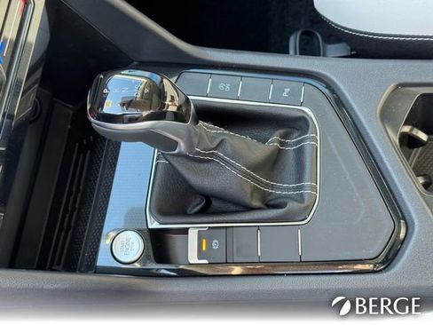 New 2025 Volkswagen Taos SE image 23