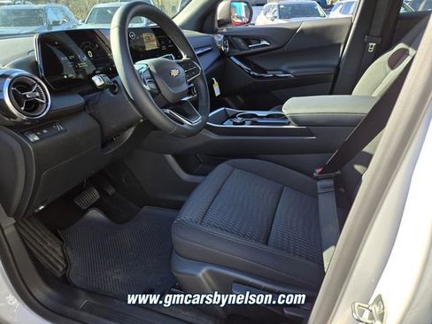 New 2026 Chevrolet Equinox LT w/ Safety and Technology Package FWD image 7