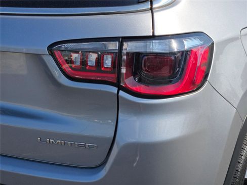 Certified 2022 Jeep Compass Limited image 13