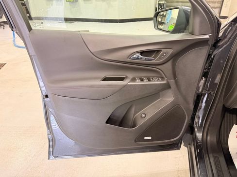 Used 2022 Chevrolet Equinox RS w/ RS Leather Package FWD image 10