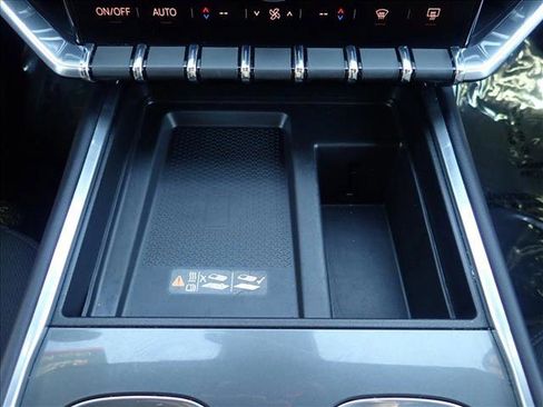 Used 2025 GMC Acadia Elevation image 22