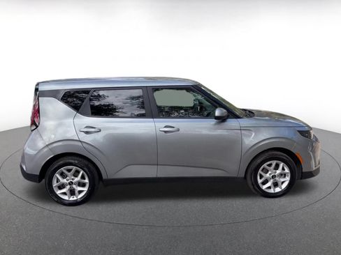 Used 2025 Kia Soul LX w/ LX Technology Package FWD image 16