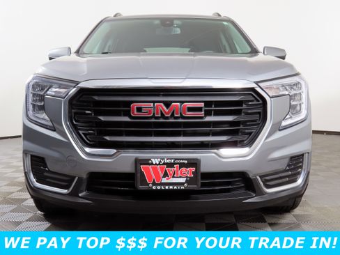 Used 2023 GMC Terrain SLE w/ Driver Convenience Package image 2
