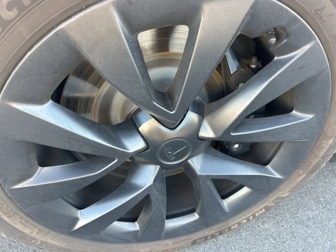 Used 2022 Tesla Model X image 11