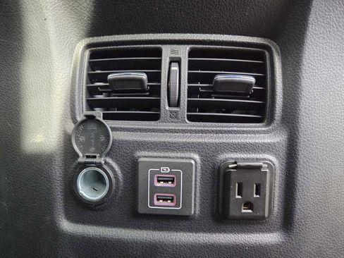 Used 2019 Nissan Titan SL w/ Midnight Edition image 13