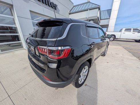 Used 2024 Jeep Compass Sport image 4