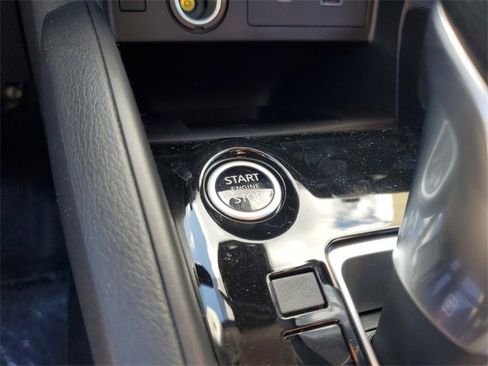 New 2025 Nissan Versa SR w/ Trunk Package image 19