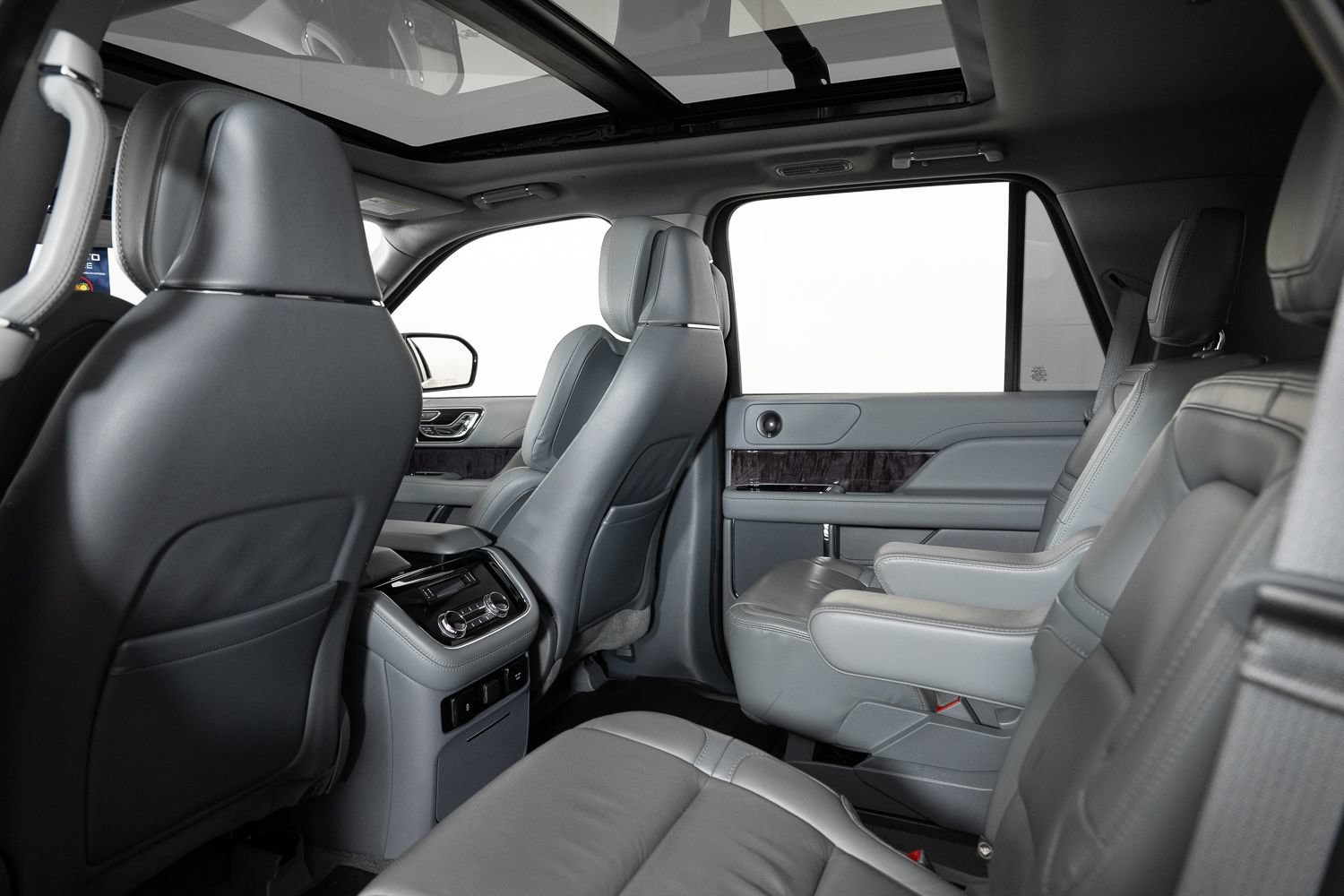 Used 2021 Lincoln Navigator Reserve w/ Cargo Convenience Package AWD/4WD image 17