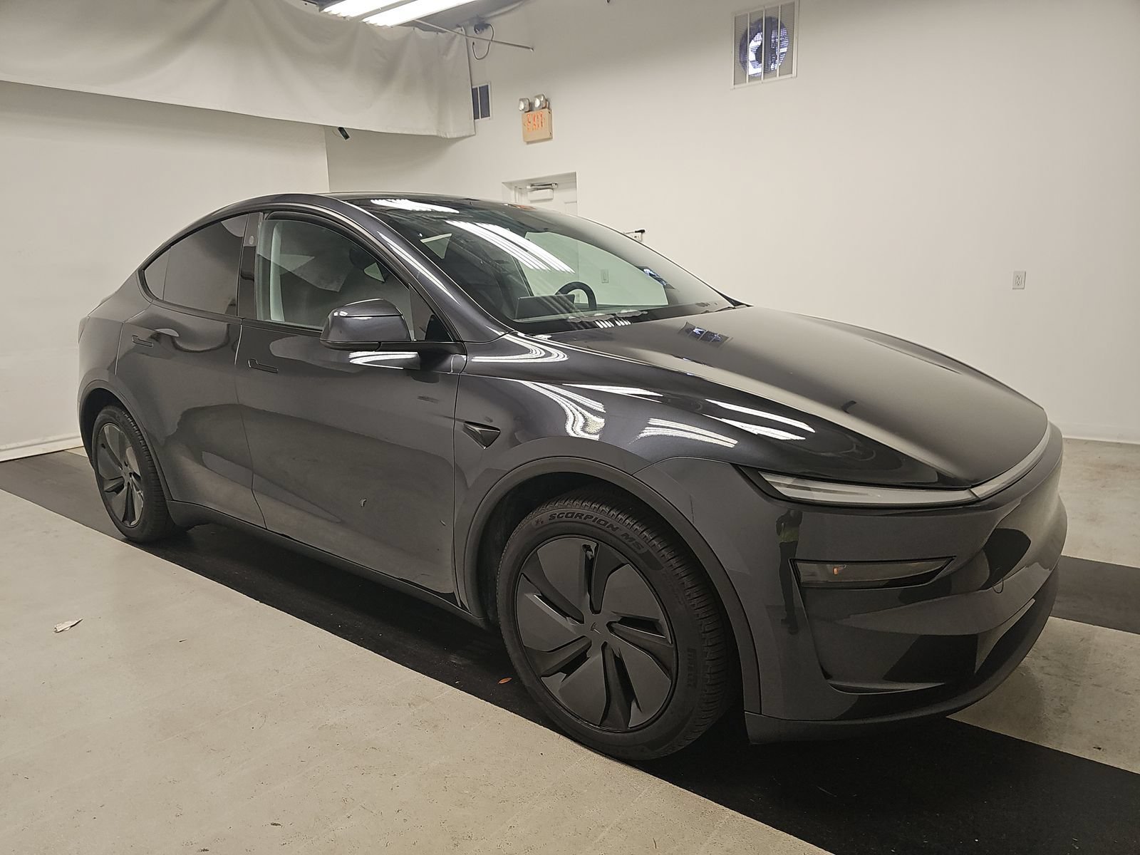 Used 2026 Tesla Model Y Long Range AWD/4WD image 3