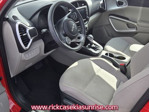 Used 2023 Kia Soul LX w/ LX Technology Package FWD image 10