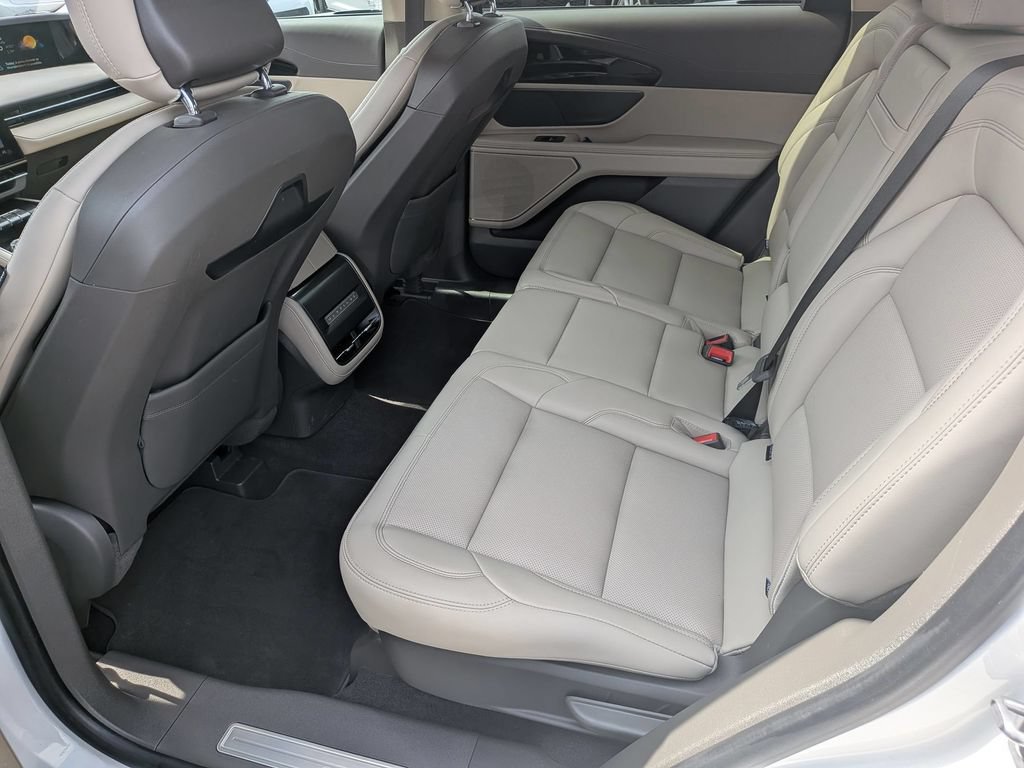 Used 2025 Lincoln Nautilus Premier AWD/4WD image 29