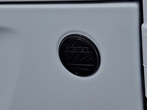 New 2025 Jeep Gladiator Sport image 18