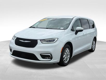 Used 2023 Chrysler Pacifica Touring-L