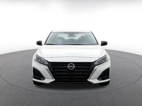 Used 2025 Nissan Altima 2.5 SV FWD image 2