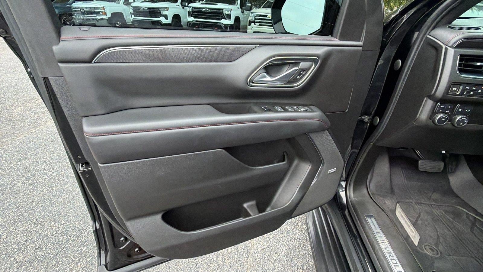 Used 2022 Chevrolet Tahoe RST w/ Luxury Package AWD/4WD image 15