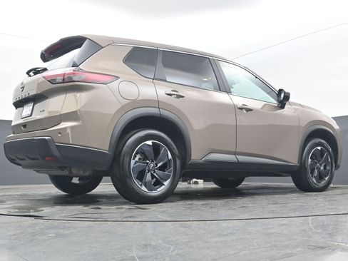 Used 2025 Nissan Rogue SV image 31