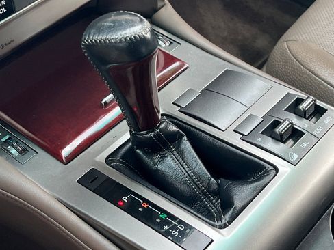 Used 2017 Lexus GX 460 Premium w/ Premium Package image 19