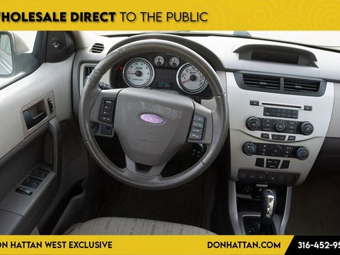 Used 2010 Ford Focus SE image 4