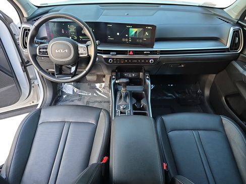 Used 2024 Kia Sorento S image 9