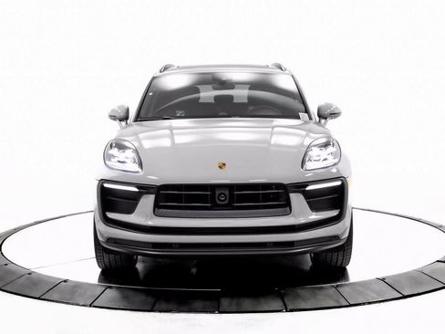 Certified 2025 Porsche Macan image 10