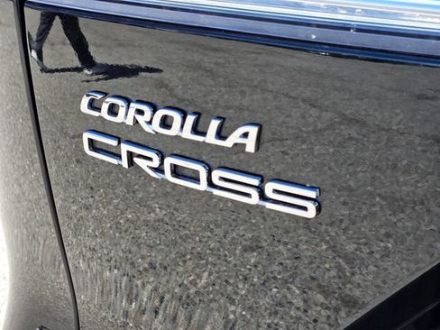 Used 2025 Toyota Corolla Cross LE AWD/4WD image 13