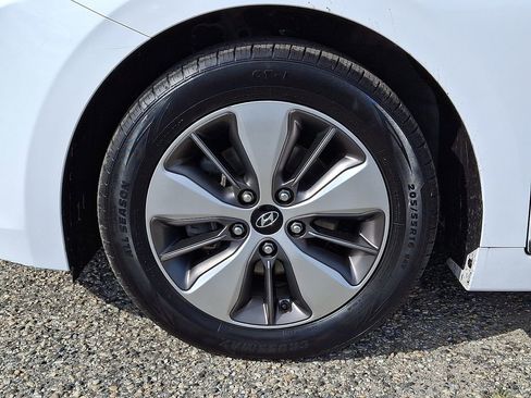 Used 2019 Hyundai Ioniq Plug-In Hybrid FWD image 9