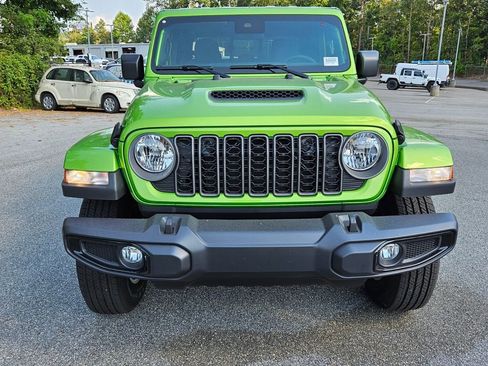 New 2025 Jeep Gladiator Sport image 2