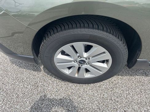 Used 2017 Subaru Outback 2.5i Premium AWD/4WD image 2