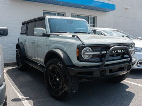 Used 2021 Ford Bronco Outer Banks w/ Sasquatch Package AWD/4WD image 3