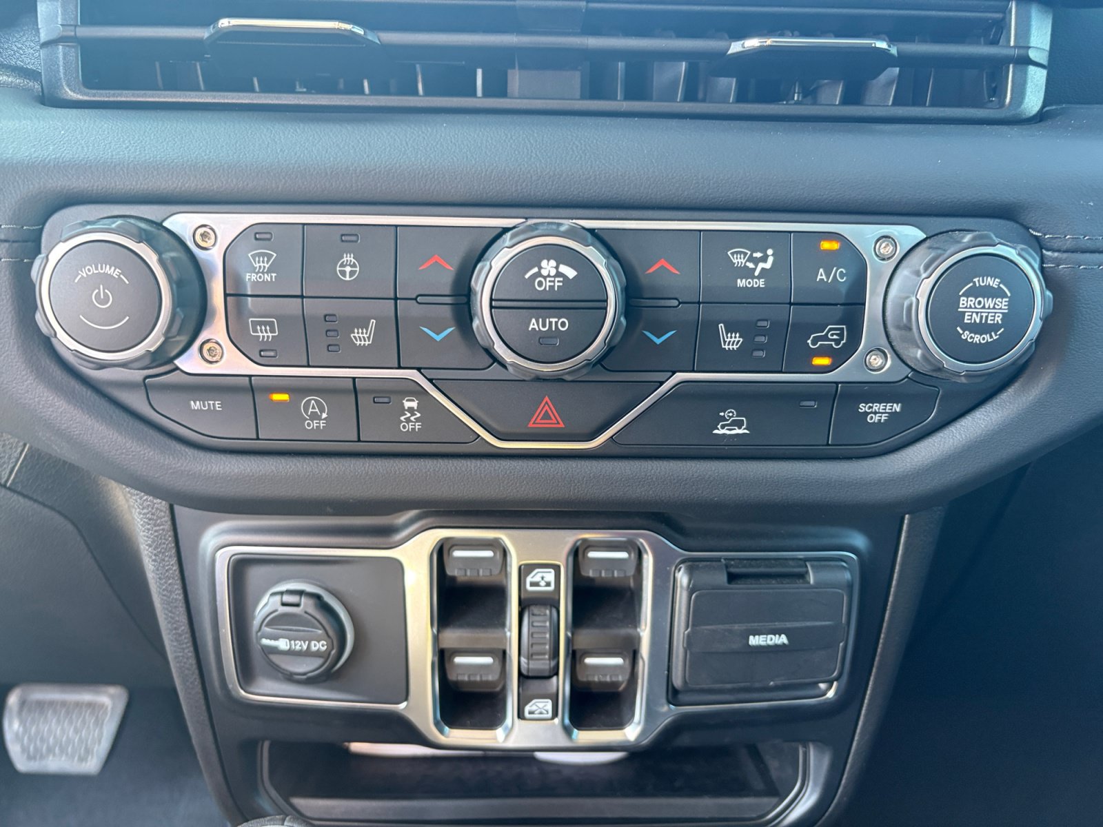 Used 2026 Jeep Gladiator Sport AWD/4WD image 19