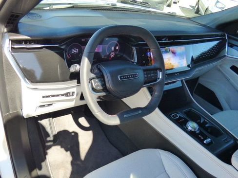 Used 2025 Jeep Wagoneer S Limited image 21