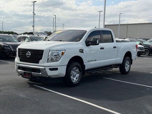 Used 2022 Nissan Titan SV AWD/4WD image 9
