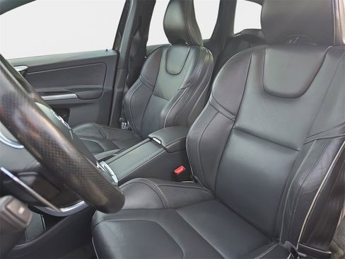 Used 2017 Volvo XC60 T6 R-Design w/ Climate Package image 19