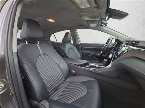 Used 2020 Toyota Camry SE FWD image 13