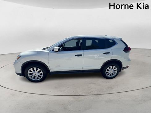 Used 2018 Nissan Rogue S image 4