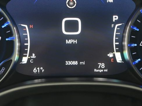 Used 2024 Chrysler Pacifica Touring-L image 16