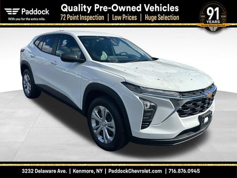 Used 2024 Chevrolet Trax LS FWD image 1