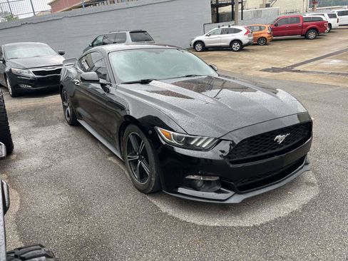 Used 2017 Ford Mustang Coupe RWD image 2